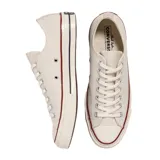 Championes Converse Chuck 70 Ox color beige con detalles en rojo y azul.