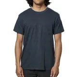 Remera azul de manga corta con bolsillo en el pecho.