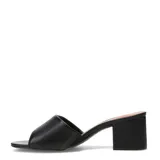 Sandalias de cuero negro marca Bottero, con taco ancho y diseño destalonado de una sola faja ancha en la parte delantera.