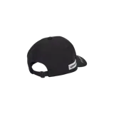 Gorro tipo gorra Adidas Y-3 de color negro, perteneciente a la colección Mercedes-AMG Petronas Formula 1 Team. Presenta el logotipo de la estrella de Mercedes bordado en el frente en color blanco, el emblema Y-3 y la firma de Yohji Yamamoto en la visera, y un parche con el logo de AMG Petronas en el lateral.