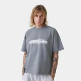 Camiseta gris de corte "boxy fit" con estampado frontal blanco que dice "emestudios" y "EXCLUSIVE PIECES SELECTED WITH CARE / MADRID".