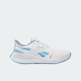 Championes de running Reebok Energen Tech Plus 2, color blanco con detalles en celeste y naranja.