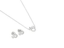 Collar de plata 925 con tres dijes colgantes inspirados en la silueta de Minnie Mouse, decorados con circonias cúbicas y un lazo brillante.
