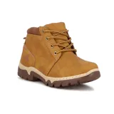 Bota acordonada color camel, con suela marrón y cordones trenzados.