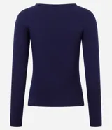 Suéter de punto ajustado con escote canoa y mangas largas. Presenta una superficie lisa y acabado clean, confeccionado en una mezcla de viscosa, poliéster y poliamida.