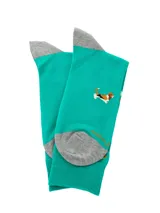 Medias de largo medio color verde menta con estampado de perros Basset Hound, talón y puntera en color gris.