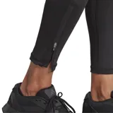 Calza deportiva Adidas Adizero Essentials negra, con cintura alta, corte ajustado y largo a la pantorrilla. Presenta logo de la marca en la pierna izquierda y detalles reflectantes.