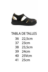 Sandalia tipo zueco Aurora modelo AU400, color beige, con capellada de lycra perforada y suela chunky de goma.