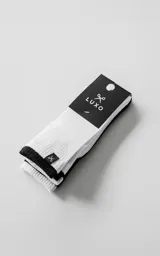 Pack de dos pares de medias de algodón con diseño de doble puño en contraste. Incluye un par blanco con borde negro y un par negro con borde blanco, ambos con etiqueta tejida de la marca en el borde superior.