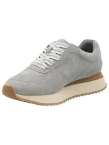 Zapatillas de cuero nobuk en color gris con cordones y suela de plataforma con detalle de crepe y suela dentada.
