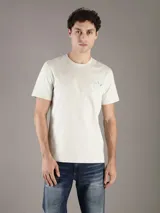 Remera de algodón de corte regular y cuello redondo, con logo monograma de Calvin Klein estampado en el pecho en efecto difuminado.