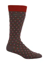 Calcetín de caña media con estampado geométrico de rombos en tonos marrón, gris y rojo, con puño elástico en color rojo.