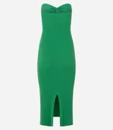 Vestido midi de punto acanalado en color verde, con diseño palabra de honor y detalle de nudo en el busto. Presenta un corte ajustado al cuerpo.