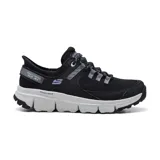 Championes deportivos Skechers Slip-ins Summits AT, color negro con detalles en gris y celeste. Diseño sin cordones con tecnología Hands Free Slip-ins y Heel Pillow. Plantilla Air-Cooled Memory Foam y suela antideslizante.
