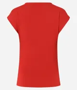 Blusa sin mangas de la marca Marfinno, color rojo, con escote canoa y fruncidos en el lateral.
