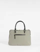 Briefcase para laptop color verde oliva, con cierre principal y bolsillo frontal con cierre. Incluye manijas superiores y correa ajustable extraíble.