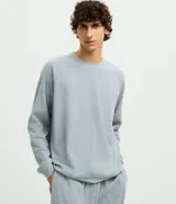 Pijama masculino de dos piezas con textura waffle, compuesto por una remera de manga larga con cuello redondo y un pantalón con cintura elástica.