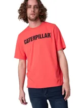 Remera Caterpillar de color salmón con estampado frontal en negro con el logotipo de la marca.