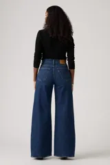 Jeans de mujer Levi's 728 Hi Rise Wide Leg, color azul oscuro, de tiro alto y pierna ancha.