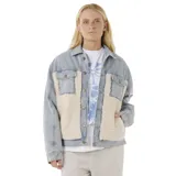 Campera de jean con paneles frontales de corderito (sherpa) color crema. Presenta un diseño clásico con cuello camisero, cierre frontal con botones metálicos, bolsillos en el pecho con solapa y bolsillos laterales.