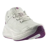 Championes de running Salomon modelo Aero Glide 3, color blanco con detalles en lila y suela morada. Cuentan con amortiguación de alta densidad y capellada de malla sin costuras.