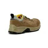 Championes de seguridad Diadora Utility modelo Country Low, color marrón, confeccionados en gamuza con suela de goma antideslizante y puntera reforzada. Presenta interior acolchado en color amarillo y cordones bicolor.