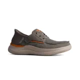 Zapato casual Skechers modelo Hasting Niko, con diseño tipo mocasín y puntera reforzada. Confeccionado en lona con detalles en material sintético, cuenta con cordones elásticos decorativos y suela de goma con amortiguación.