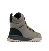 Bota de caña alta Columbia Fairbanks Omni-Heat color gris, con cordones naranjas y negros, suela dentada y detalles en negro y beige.