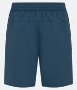 Bermuda deportiva masculina con cintura elástica y cordón de ajuste. Presenta bolsillos laterales y aberturas en el bajo para mayor movilidad.