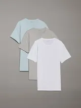 Pack de tres remeras de manga corta y cuello redondo Calvin Klein, confeccionadas en mezcla de algodón, poliéster y elastano, en colores celeste, gris melange y blanco.