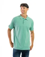 Chomba manga corta color borgoña con cuello clásico y borde azul marino.