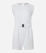 Enterito corto azul marino con cuello redondo, mangas cortas, cierre en la espalda y cinturón elástico con hebilla metálica.