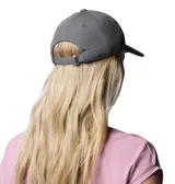 Gorra de béisbol color gris oscuro, con visera curva y cierre ajustable posterior. Presenta el logo de Columbia bordado en blanco en el panel frontal.