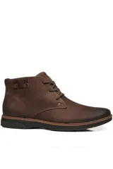 Botas de cuero marrón para hombre, modelo Pegada 126751, de caña corta con cordones y suela de goma.