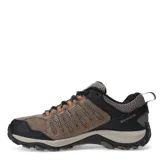 Championes de trekking Merrell Crosslander 3, color marrón con detalles en negro y naranja. Capellada de gamuza, cuero y malla transpirable, con suela de goma de alta tracción y tecnología Merrell Air Cushion en el talón.