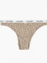 Bombacha brasileña de encaje floral color beige, con cintura elástica con logo Calvin Klein.