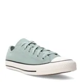 Championes Converse modelo Chuck Taylor All Star Ox, de corte bajo, confeccionados en gamuza color verde menta, con puntera de goma blanca y suela de caucho vulcanizado.