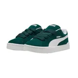 Championes Puma modelo Park Lifestyle Easy, de diseño urbano en color negro con detalles en blanco. Confeccionados en gamuza con la icónica franja lateral de la marca y suela de goma resistente.