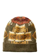 Gorro de lana tejido con patrón geométrico en tonos verde oliva, naranja, blanco y marrón. Diseño con doblez en el borde inferior.