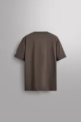 Camiseta de entrenamiento Zara Athleticz de corte regular, confeccionada en tejido técnico elástico y ligero con estructura. Presenta cuello redondo, manga corta con detalle de parche, costuras planas y logo estampado en el pecho.