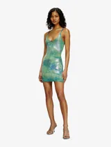 Vestido corto de algodón con estampado tie-dye en tonos verdes y azules. Tiene tirantes finos y escote en V.