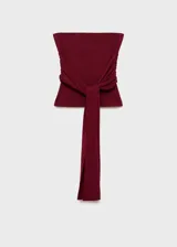Top bandeau de punto fino color borgoña con detalle de nudo en la cintura.