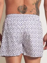 Bóxer Kevingston de algodón blanco con estampado integral de labios rojos. Cuenta con cintura elastizada y etiqueta de la marca en el frente.