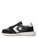 Championes urbanos Converse Omni Trainer OX, color negro con detalles en gris y blanco, confeccionados en gamuza y malla, con logo estrella característico en los laterales y suela de goma color caramelo.