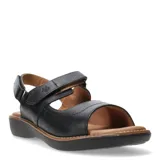 Sandalias de cuero negro con diseño de tiras anchas y cierre de velcro ajustable. Presentan una plantilla acolchada en color suela y una suela de plataforma baja de goma negra.
