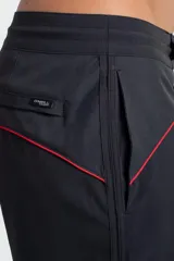 Short de baño O'Neill Scallop Cruzer color negro, con detalles de vivos rojos en la parte frontal y cordón ajustable en la cintura.