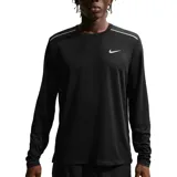 Buzo deportivo Nike Miler de manga larga, color negro, con cuello redondo y detalle de línea reflectante en los hombros. Presenta el logo de la marca estampado en el pecho y tecnología Dri-FIT para mayor transpirabilidad.