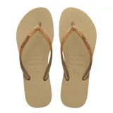 Sandalias tipo ojota Havaianas modelo Slim Glitter II, color beige arena. Presentan tiras finas con acabado de glitter brillante y logo de la marca en relieve.