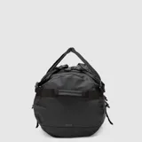 Bolso duffel de viaje color bordó con detalles en negro. Cuenta con correas de mano, correas ajustables, cierres reforzados y base resistente al agua.