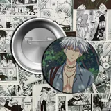 Pin metálico con imagen de personajes del anime Fruits Basket.